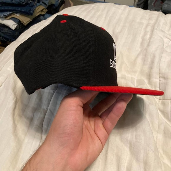 LWC Blue Raiders red black snapback brand new with sticker tags - Picture 3 of 7